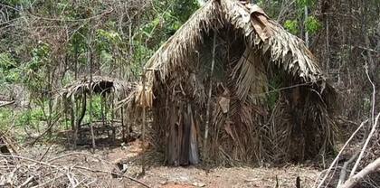 La casa que construyó Tanaru en la selva