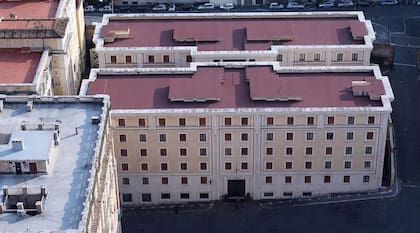 La Casa Santa Marta está ubicada sobre el límite del Vaticano, a pasos de la Basílica de San Pedro