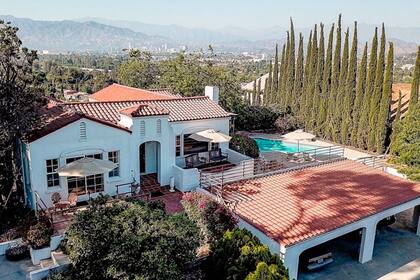 La casa tiene casi 150 metros cuadrados, dos dormitorios, dos baños, piscina exterior y una extraordinaria vista, y había sido comprada a principios de este año por Zak Bagans