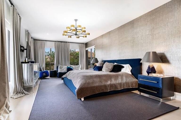 La casa tiene ocho habitaciones, dos son suites VIP con 148 metros cuadrados