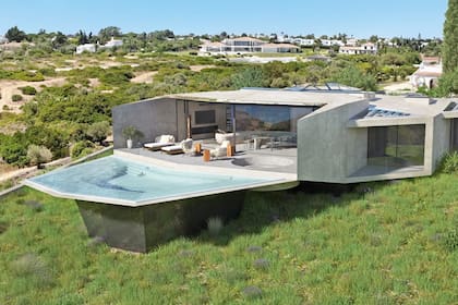 La casa tiene un diseño que busaca que el mayor número posible de espacios habitables tenga vistas al mar