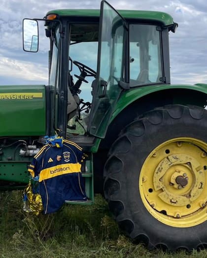 La casaca que recordó a Russo con su fecha de nacimiento, en el campo uruguayo