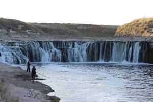 La Cascada Cifuente, sobre el río Quequén Salado, en el partido de Coronel Dorrego, es un atractivo natural que pocos argentinos conocen