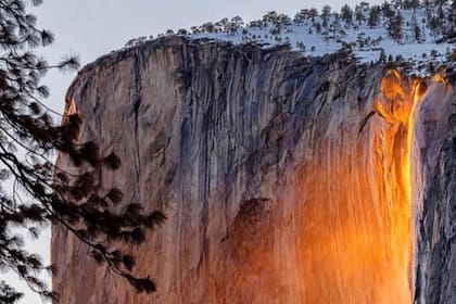La Cascada de Fuego es una ilusión óptica que cautiva a sus visitantes
