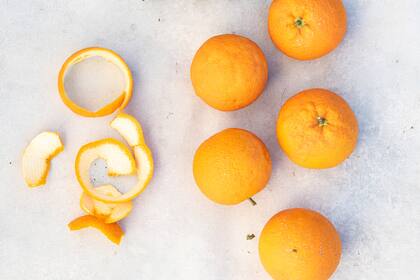 La cáscara de la naranja se puede usar de diversas formas