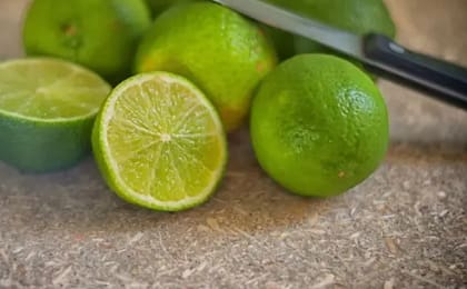 La cáscara de limón es uno de los ingredientes