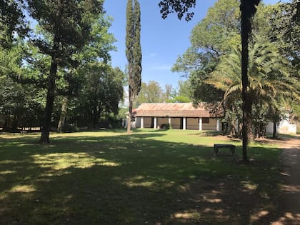 La casona, a 84 km de Córdoba; dicen que Neruda pasaba mucho tiempo solo en la casa y que eso lo inspiraba a escribir