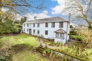 La inocente casa que bajo el suelo esconde un secreto de hace 800 años