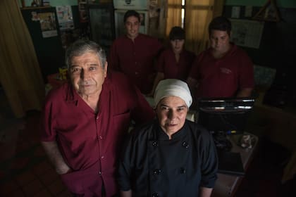 La Casona de Angelito es un modesto refugio donde la cocina casera brilla en Lobos.