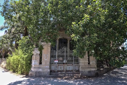 La casona donde vivió hasta su muerte Francisco Beiró está emplazada en la esquina de Marcos Paz y Cantilo, Villa Devoto