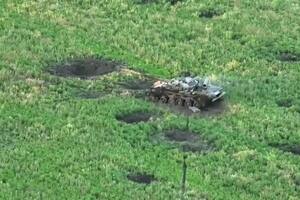 La catastrófica explosión de un tanque T-80 ante un ataque del ejercito ucraniano