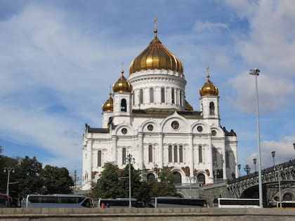 La catedral de Cristo Salvador fue dinamitada por la revolución bolchevique para construir un monumento que nunca se concretó, el Palacio de los Soviets. El edificio actual se construyó en la década de 1990.