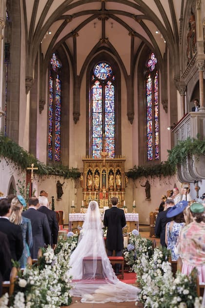 La catedral de estilo neogótico fue escenario de numerosas bodas reales, entre ellas, la de los padres de la novia, el 3 de julio de 1993