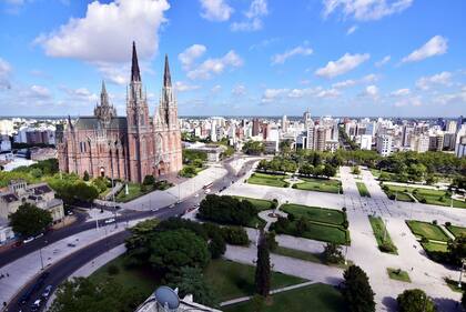La catedral de La Plata es icónica y es una de las más grandes del mundo