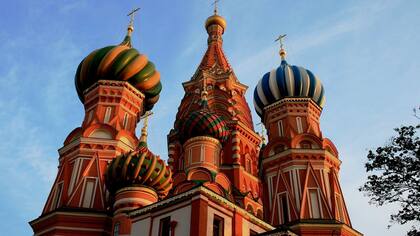 La catedral de San Basilio, en Moscú, es popular con los turistas. Los locales van en su tiempo libre a los restaurantes, cafeterías, cine, teatro y discotecas.