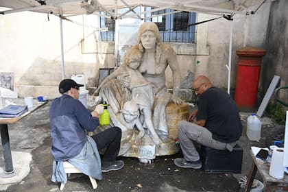 La Cautiva se encuentra en los talleres de restauración del MOA (Monumentos y Obras de Arte) de la Ciudad donde un grupo de restauradores profesionales la están poniendo en valor.