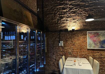 La cava deja en claro cómo eran las antiuguas paredes.