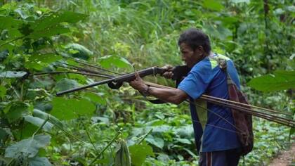 La caza es una actividad que todavía usan para adquirir la proteína necesaria en su dieta