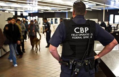 La CBP descubrió el cargamento de la pareja durante un examen de profundidad aleatorio