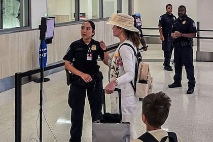 La CBP detalló que el uso del sistema para el Aeropuerto Internacional de Minneapolis reducirá los tiempos de espera en migración