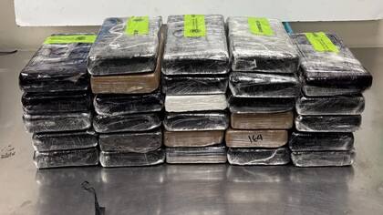 La CBP encontró 28 paquetes de 34 kilos de cocaína, valuada en US$980.218