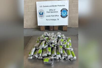 La CBP halló paquetes de metanfetamina ocultos en el vehículo valuados en más de un millón de dólares