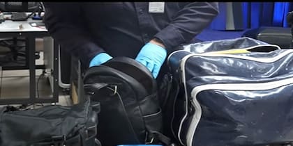 La CBP puede inspeccionar el equipaje de los pasajeros para evitar la entrada de algunos productos como productos agrícolas no declarados, verduras o frutas