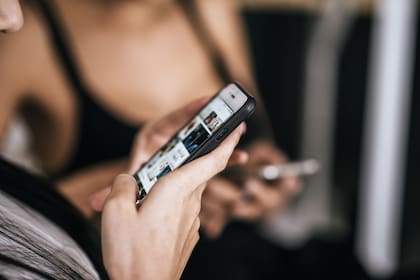 La CBP puede revisar redes sociales e imágenes de los teléfonos de quienes entran a EE.UU.