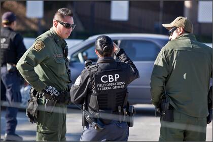 La CBP se identifica a través de parches en sus chalecos