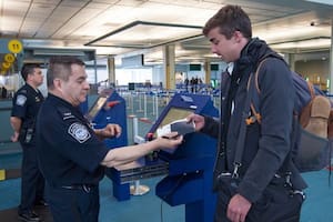 La CBP utilizará esta información para ayudar a cotejar la salida de un no inmigrante con su última llegada