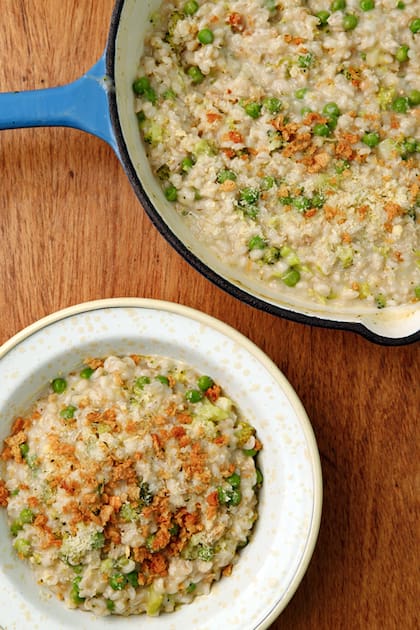 La cebada es perfecta para sopas, guisos, ensaladas, a modo de risotto (foto) e incluso en versiones dulces, mezclada con frutas.