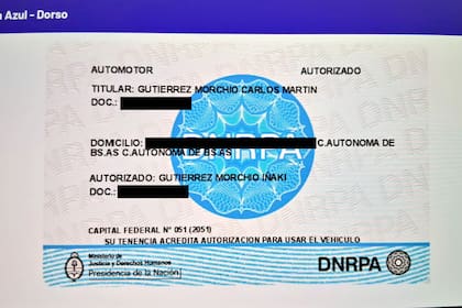 La cédula azul del vehículo secuestrado tras el choque