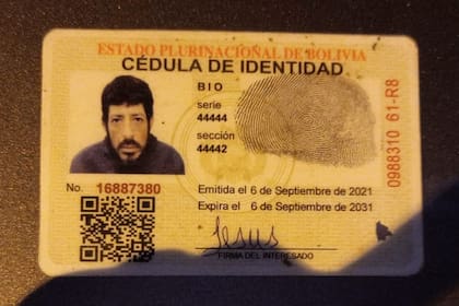 La cédula que tenía Dumbo cuando fue detenido en Perú