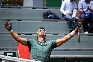 Gusti Fernández va por el título en Roland Garros: paliza al N°1 y un triunfo con mucha emoción