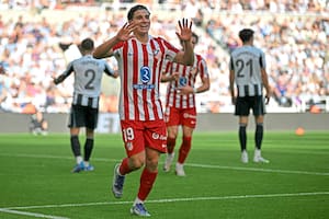 La celebración de Julián Álvarez tras anotar el gol (Photo by ANDY BUCHANAN / AFP)