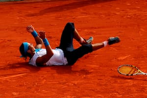 La raqueta que usó Nadal para ganar Roland Garros 2007 ante Federer fue subastada por una cifra impactante
