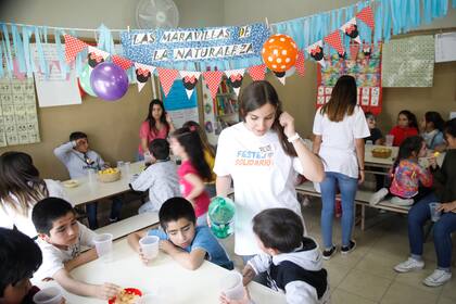 La celebración del cumpleaños se relaciona con el proceso de construcción de identidad y el autoestima, según un informe publicado por el Barómetro de la Deuda Social Infantil de la UCA.
