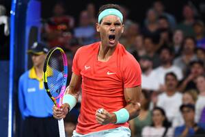 Nadal volvió a competir en singles después de 349 días, fue ovacionado en Brisbane y alcanzó una marca legendaria