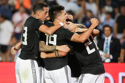 La celebración del primer gol argentino ante México, anotado por Mauro Icardi