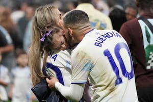 Un Emiliano tapó a otro: Buendía jugó como para ir al Mundial, Dibu no tuvo trabajo y Aston Villa deliró en la Europa League