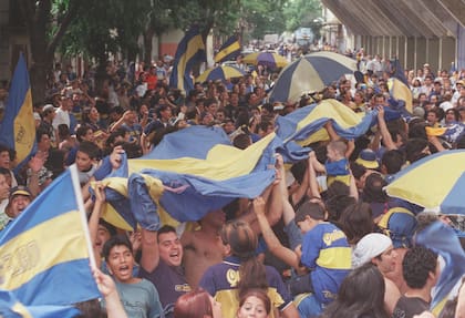 Celebrating in the Bombonera after beating Real Madrid