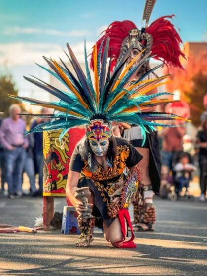 La celebración es el tradicional Día de los Muertos, en el que los participantes recuerdan a sus seres queridos fallecidos (Díadelosmuertos/OldTownAlbuquerque)