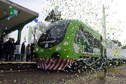 La celebración por la llegada del nuevo tren