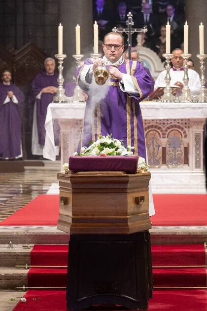 La celebración religiosa estuvo
presidida por el arzobispo
de Mónaco, monseñor
Dominique-Marie David, quien fue asistido por el monseñor Guillaume Paris, vicario general de Mónaco, y varios miembros del clero.