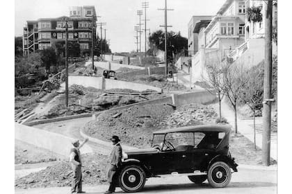 La celebrada calle durante su construcción en 1922.