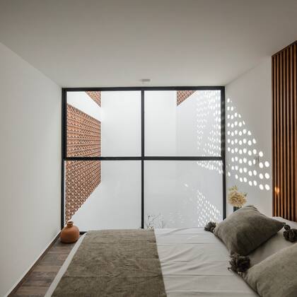 La celosía de Tlaxcalá suma carácter y embellece patios y aire y luz del edificio.