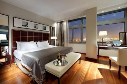 La cena de 120 euros para dos personas, incluye el alojamiento con desayuno