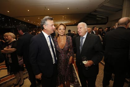 Fernán Saguier, Subdirector del diario LA NACION junto a su esposa Pamela Marcuzzi de Saguier y Norberto Frigerio, director de relaciones institucionales de LA NACION