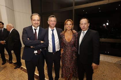 Diego Cabot, Fernán Saguier, Pamela Marcuzzi de Saguier y Martín Etchevers