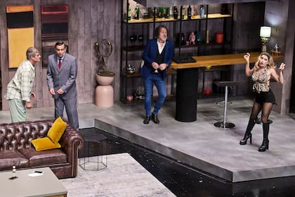 La cena de los tontos protagonizada por Martín Bossi, Laurita Fernández y Mike Amigorena